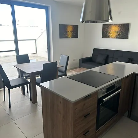 1 In A Shared 3 Bedrrom In Swieqi 10 Mins Away From Paceville And Apartment *